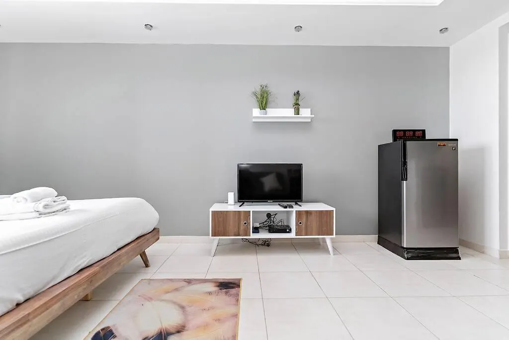 Stonetree - Near Metro - Furnished Studio In Jlt Dubai